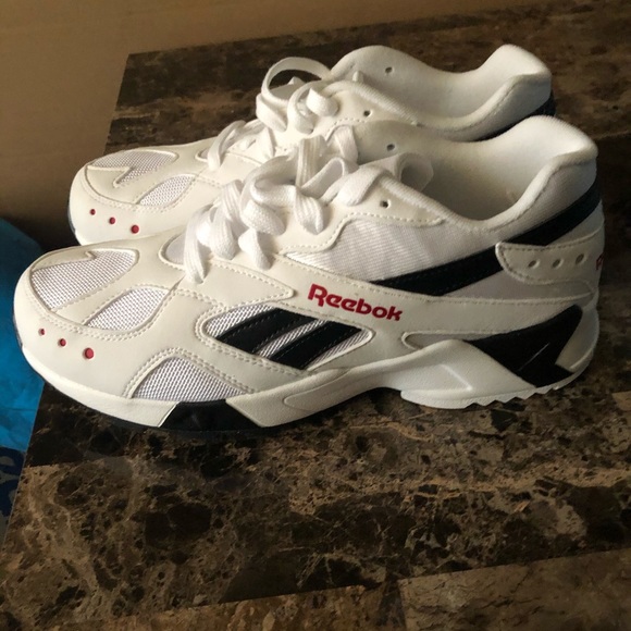Reebok practically new - Picture 2 of 4